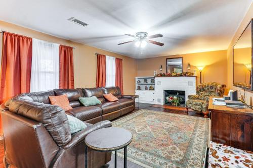 Berryville Casa | Less Than 1 Mi to Main St Berryville Spacious Family Home