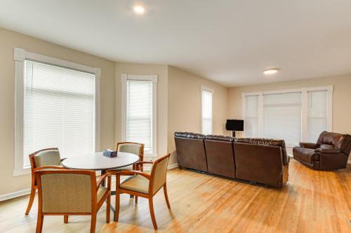 Galesburg Apartamento | Less Than 1 Mi to Main St Quiet Apartment in Galesburg!