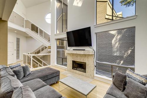 Houston Casa | Less Than 2 Mi to Galleria Spacious Houston Home!