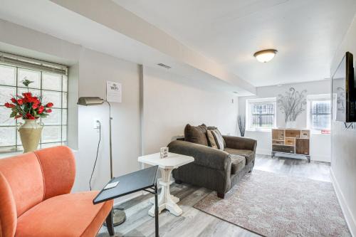 Woodlawn Apartamento | Less Than 2 Mi to UChicago Pet-Friendly Getaway with Yard