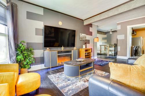 West Side Apartamento | Less Than 2 Mi to Dtwn and Mississippi River West Side Home