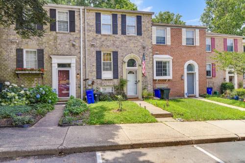 Simpsonville Apartamento | Less Than 25 Mi to Downtown Baltimore and DC Apt with Deck