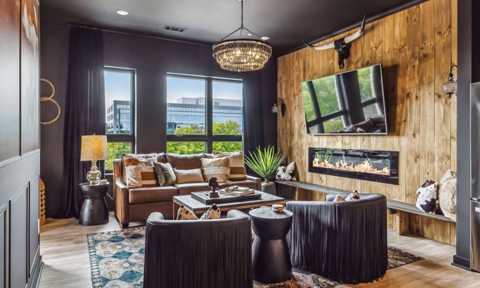Edgehill Condominio | Let 'Er Buck Nashville on Music Row near Broadway with Pool, Patio, Parking