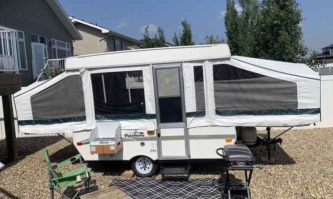 Red Deer Casa | Lets Go Camping Easy Pull Luxury Tent Trailer.