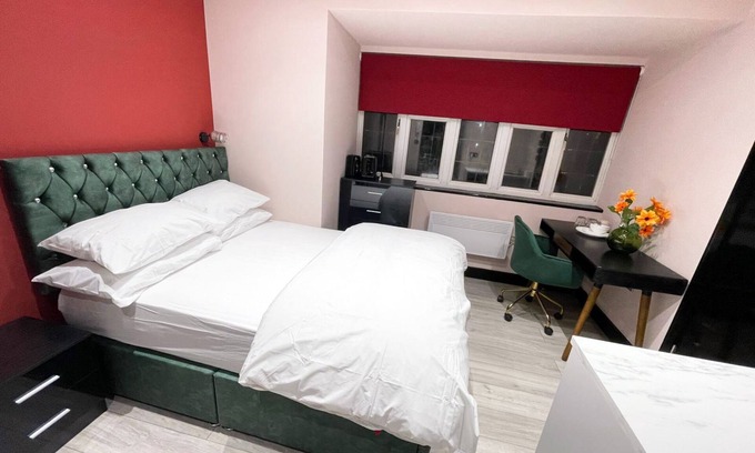 West Harrow Apartamento | Letzi private en-suite, North Harrow.