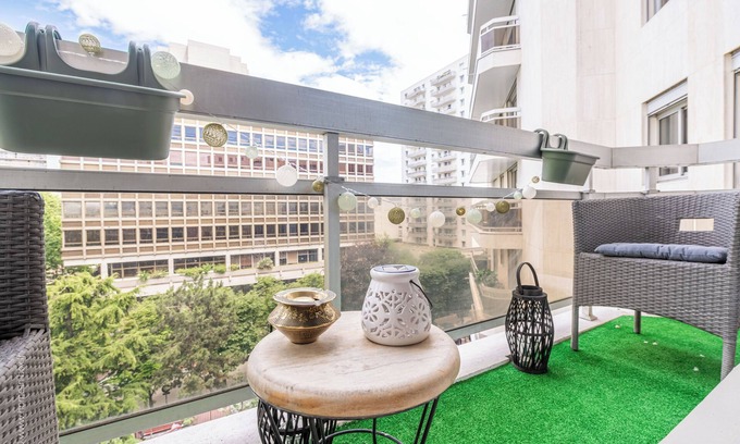 Levallois-Perret Apartamento | Levallois-Courcelles Apartment and Private Parking