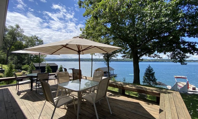 Skaneateles Casa | Level Skaneateles Lakefront Woodland Cottage
