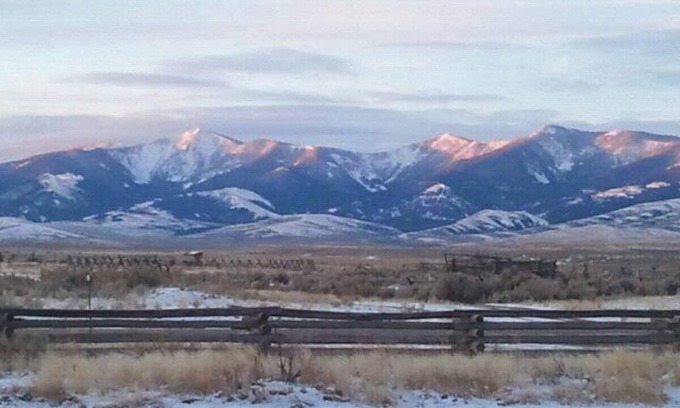 Dillon Cabina | Lewis and Clark Room, Rustic cozy room for 3-4 in historic Grant MT with WiFi