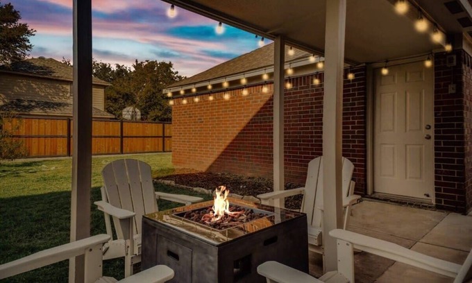 Lewisville Casa | Lewisville Estate - Spacious 5BR w/ Game Room