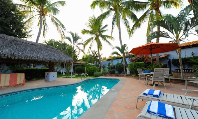 Brisas de Zicatela Apartamento | 1 dormitorio a 1 minuto de la playa, piscina sin cloro, yoga gratis