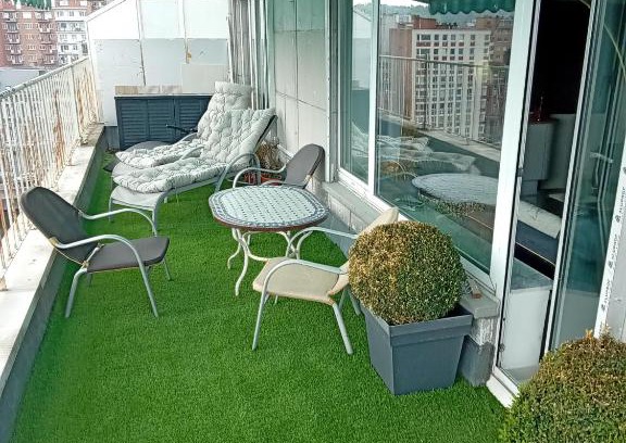 Liege Apartamento | Liège centre Médiacité appartement possible parking terrasse immense 8ème pour 2 personnes