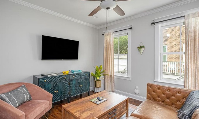 Beach Institute Casa | Liberty Carriage - Downtown, Parking