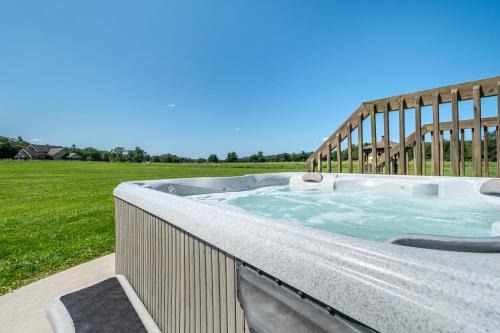 Waterfront Greens Casa | License to Chill