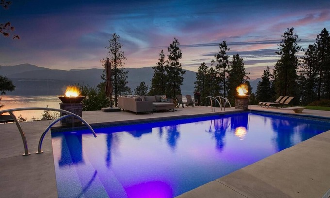 Central Okanagan Casa | Licensed Luxury Okanagan Home with Pool