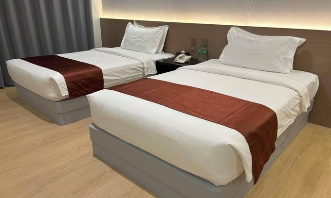 Santa Cruz Hotel | Lido De Paris Hotel