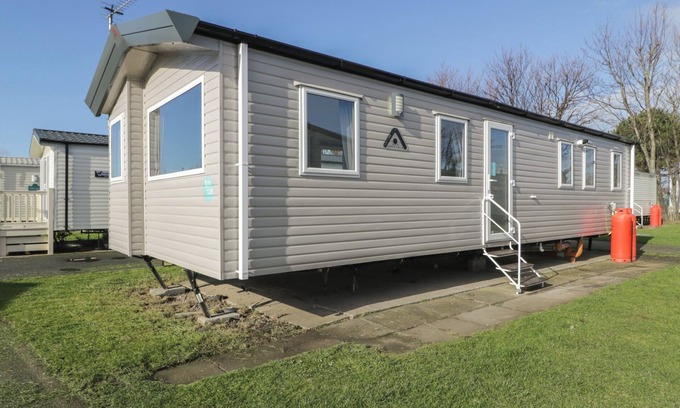 Prestatyn Cabaña | LIDO GOLD 120, family friendly, country holiday cottage in Prestatyn