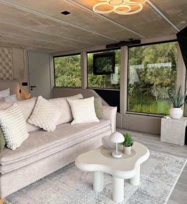 Parey Alquiler De Eote | Lieblingsplatz Parey - schwimmende LuxSuite