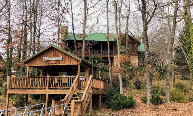 Seneca Cabina | Life is Better at the Lake! Waterfront cabin on Lake Keowee