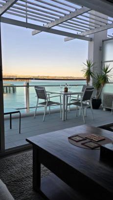 Auckland Central Business District Apartamento | Life on Water- Princes Wharf apartment with fabulous views