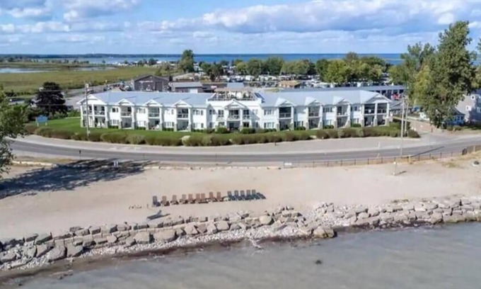Long Point Condominio | Life's A Beach Luxury Condo!