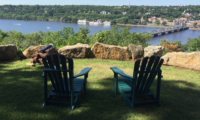 St. Joseph Casa | Lift Bridge Hideaway - A Unique River Bluff Home