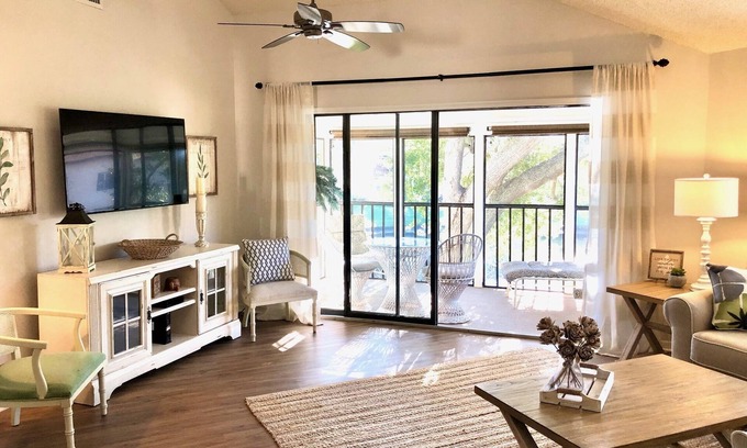 Trailer Estates Condominio | Light and Airy Shorewalk Condo - ¡Nuevo listado!