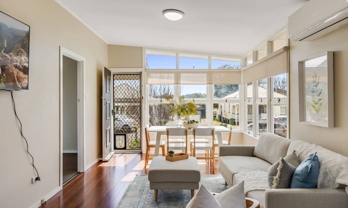 East Toowoomba Casa | Light & Bright! 3 Bedroom Cottage, East Toowoomba!