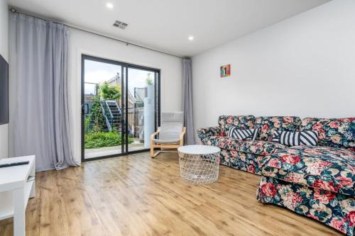 Lawson Casa | Light Filled 2BR 2BA Townhouse - Hosted by CanStay