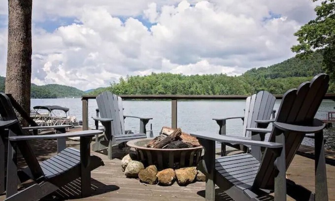 Santeetlah Casa | Light-filled custom Lake Front Home! Book NOW for summer.