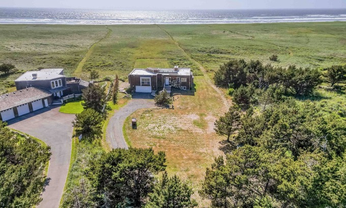Warrenton Casa | Light-filled Custom Beachfront Home with Game Room, Hot Tub!