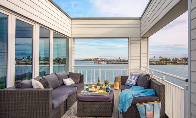 Olpenitz Casa | Villa inundada de luz con gran terraza, frente al mar directo, área de bienestar