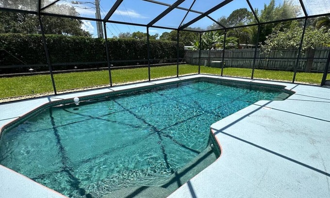 Largo Apartamento | Light Sand with Heated POOL