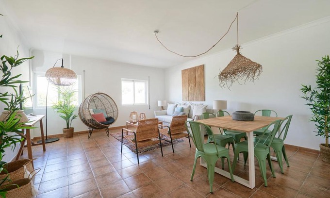 Local da Parvoice Apartamento | Lightful Refuge on the River Front, By TimeCooler
