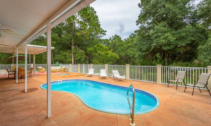 Carrabelle Casa | Faro: casa grande y hermosa, con piscina, jacuzzi, patio privado, amplio y sala de juegos.