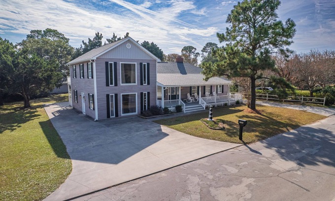 Morehead City Casa | Lighthouse Landing-Minutes from the beach & downtown!