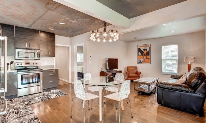 Colorado Springs Casa | Nikola Tesla Downtown Lightning Laboratory *** 2 habitaciones, 2 baños
