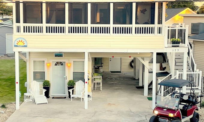 Garden City Casa | Beach Home & Apt, 2 cocinas! CARRITO DE GOLF, PERRO OK, WIFI, ropa de cama y baño y mucho más.