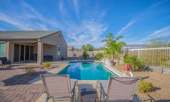 Watson Estates Casa | Like New Home Private pool ,New furnishings, 20 mins to State Farm stadium