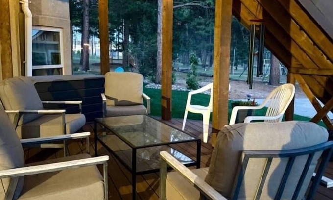 Colorado Springs Casa | Lil’ Breezy, 10 guests, Pickleball, Movie Theater
