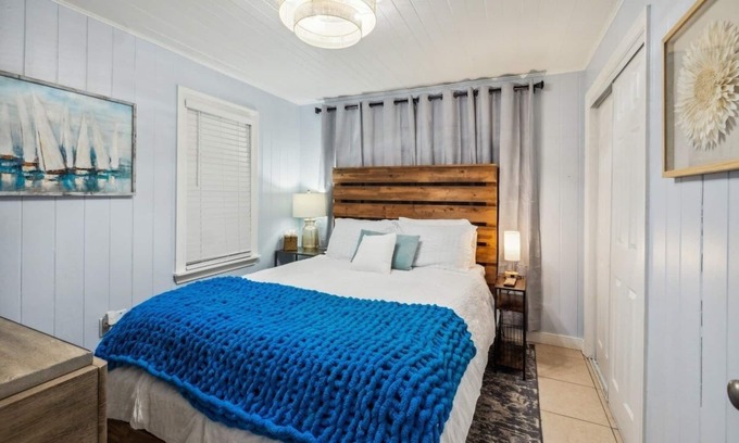 South Sarasota Cabaña | Robinhood's Lil John Coastal Cottage