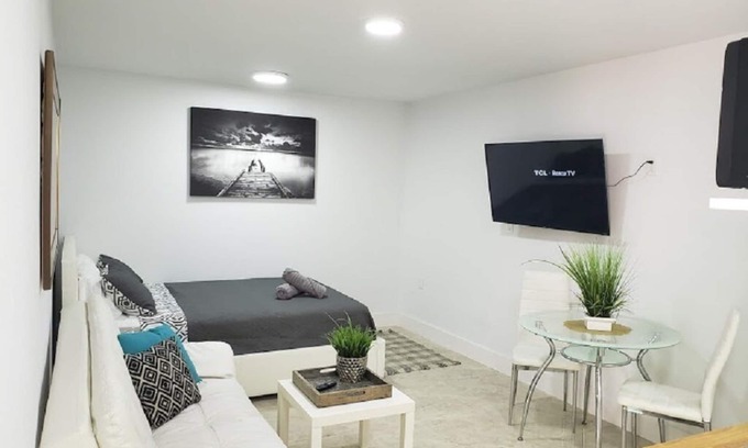 Lake Ridge Apartamento | Lil' n' Cozy Studio ❤ Near FLL Beach, Las Olas Shops & Nightlife