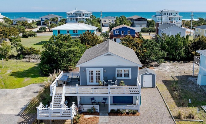 Topsail Beach Casa | Lil'TipSea (Downstairs)- Your Beach Getaway on Topsail Island, NC