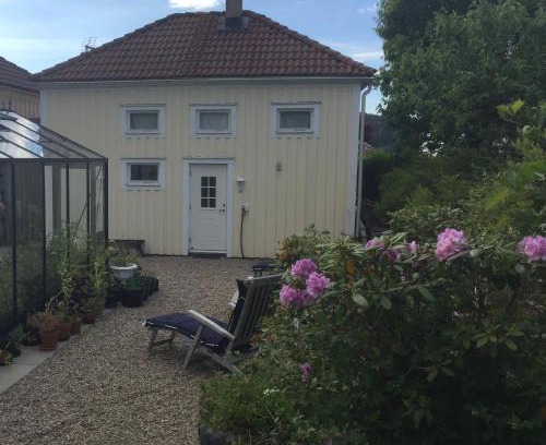 Ljungskile Chalet De Esquí | Lilla Saturnus
