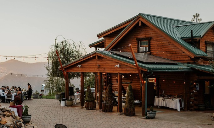 Groveland Cabina | Disfrutar de un agradable superior de la montaña Lodge, con vistas a las montañas y picos de Yosemite