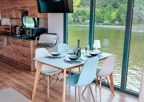 Polich Alquiler De Eote | Lilly das Hausboot