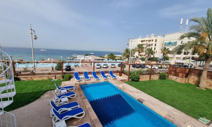Sakkala Hotel | Lilly Lounge and Pool Accommodation for Adults Only