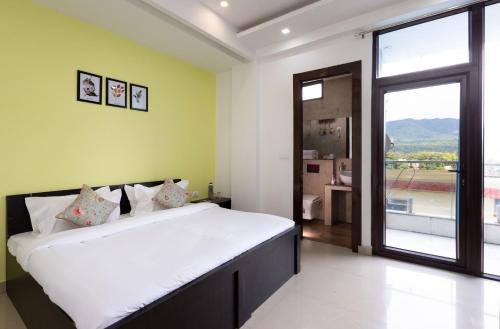 Rishikesh Apartamento | Lily 3BHK by Wabi Sabi Stays with Private Balcony