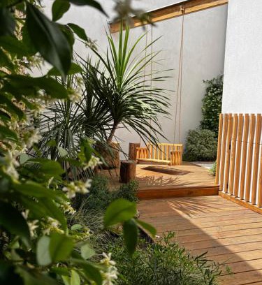 Aubagne Casa | Lily l'Acrobate Aubagne-Cassis-Aix en Provence