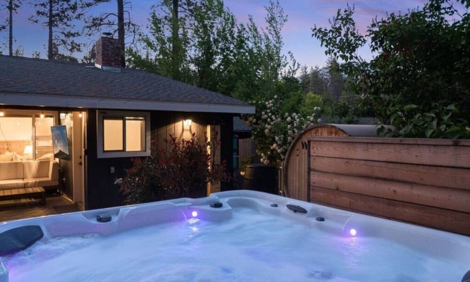 Idyllwild Cabina | Lily Rock Cottage by Roav Retreats