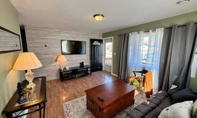 Lima Casa | Lima home close to major employers and I-75